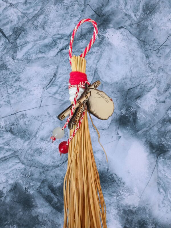 kleine bezem met beeldje